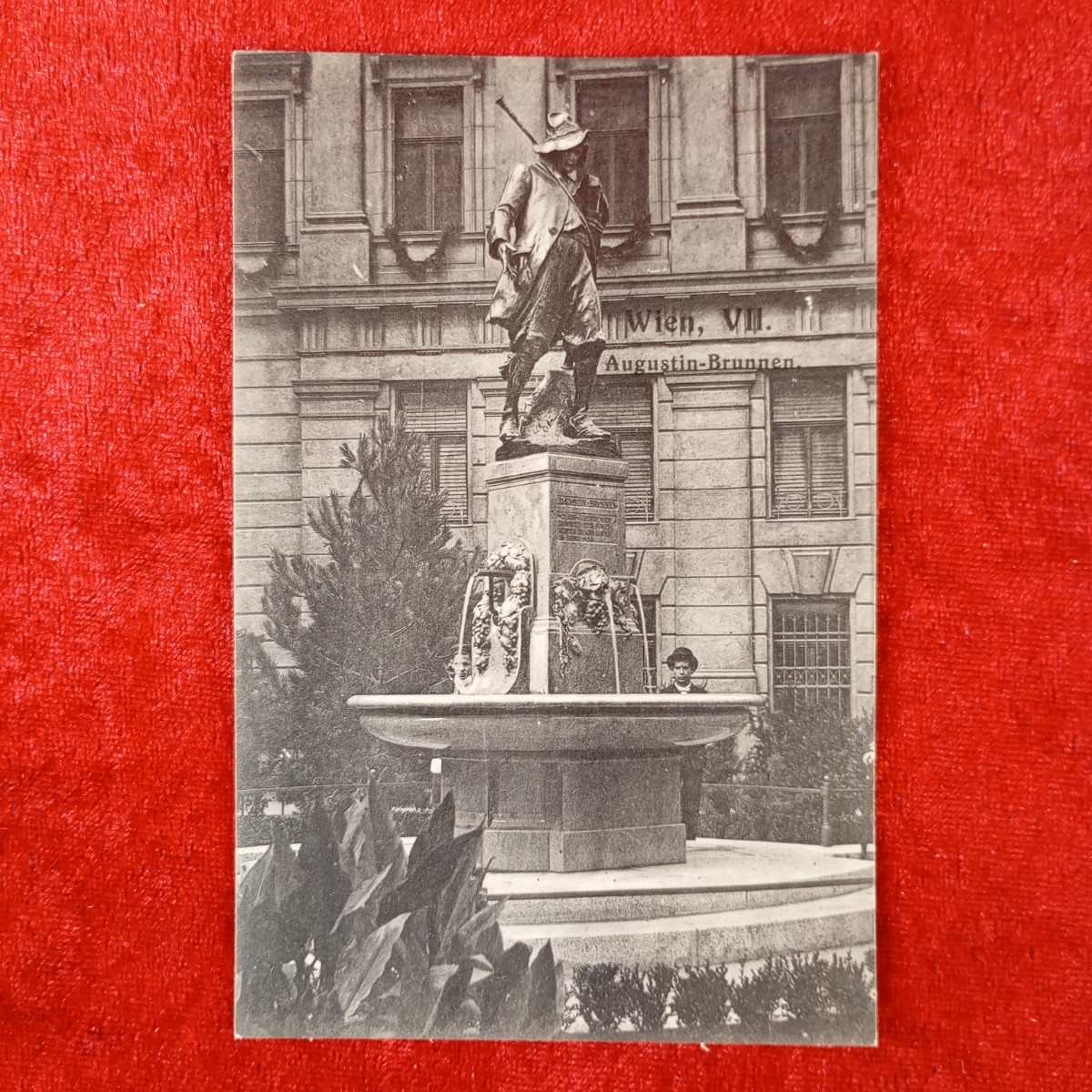 Postales: POSTAL - WIEN, VII - AUGUSTIN-BRUNNEN - B.K.W.I. 887 - RAR&Iacute;SIMA / 1481