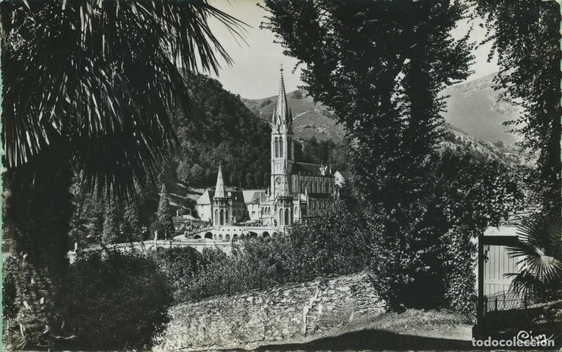 Postales: N&ordm; 100-LOURDES. France (Hautes. Pyr&eacute;n&eacute;es). La Bas&iacute;lica. Sin circular. ED. COMBIER IMP. MACON