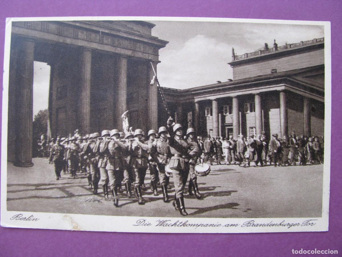 Postales: POSTAL DE BERLIN. DIE WACHTKOMPANIE AM BRANDENBURGER TOR. LA PUERTA DE BRANDEBURGO. CIRCULADA 1937