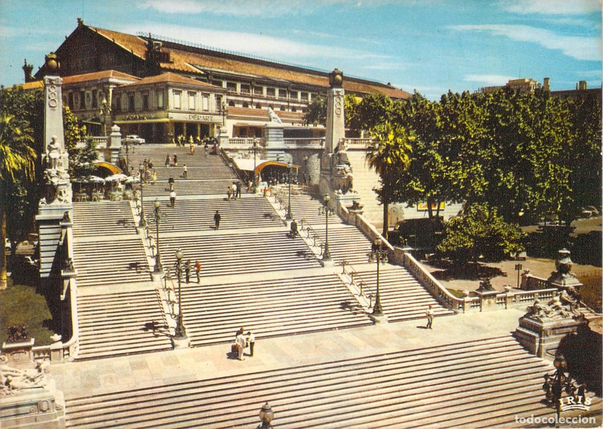 Postales: Postal de las escaleras de la estaci&oacute;n Saint-Charles en Marsella