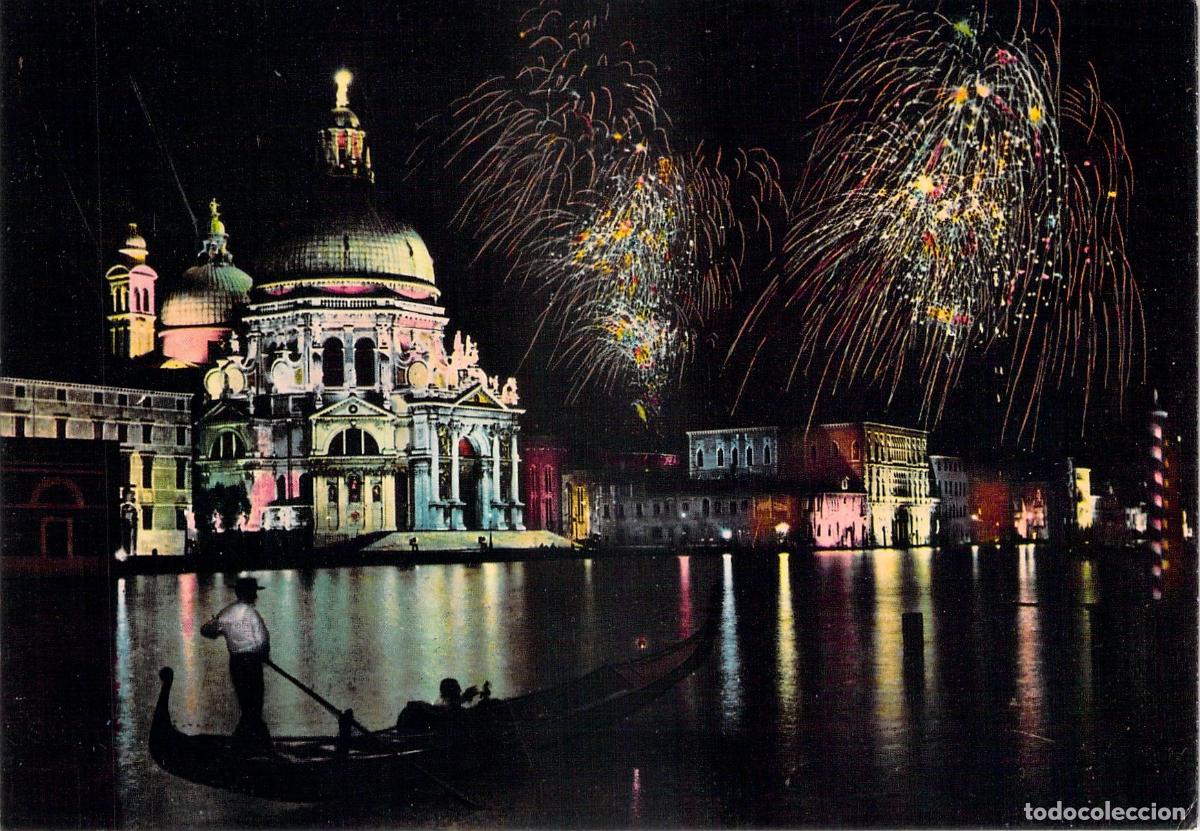 Postales: Postal de Venecia: Iglesia de la Salud iluminada con fuegos artificiales