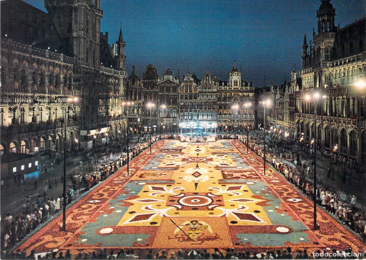 Postales: Postal de la Grand Place de Bruselas con Alfombra de Flores de Noche