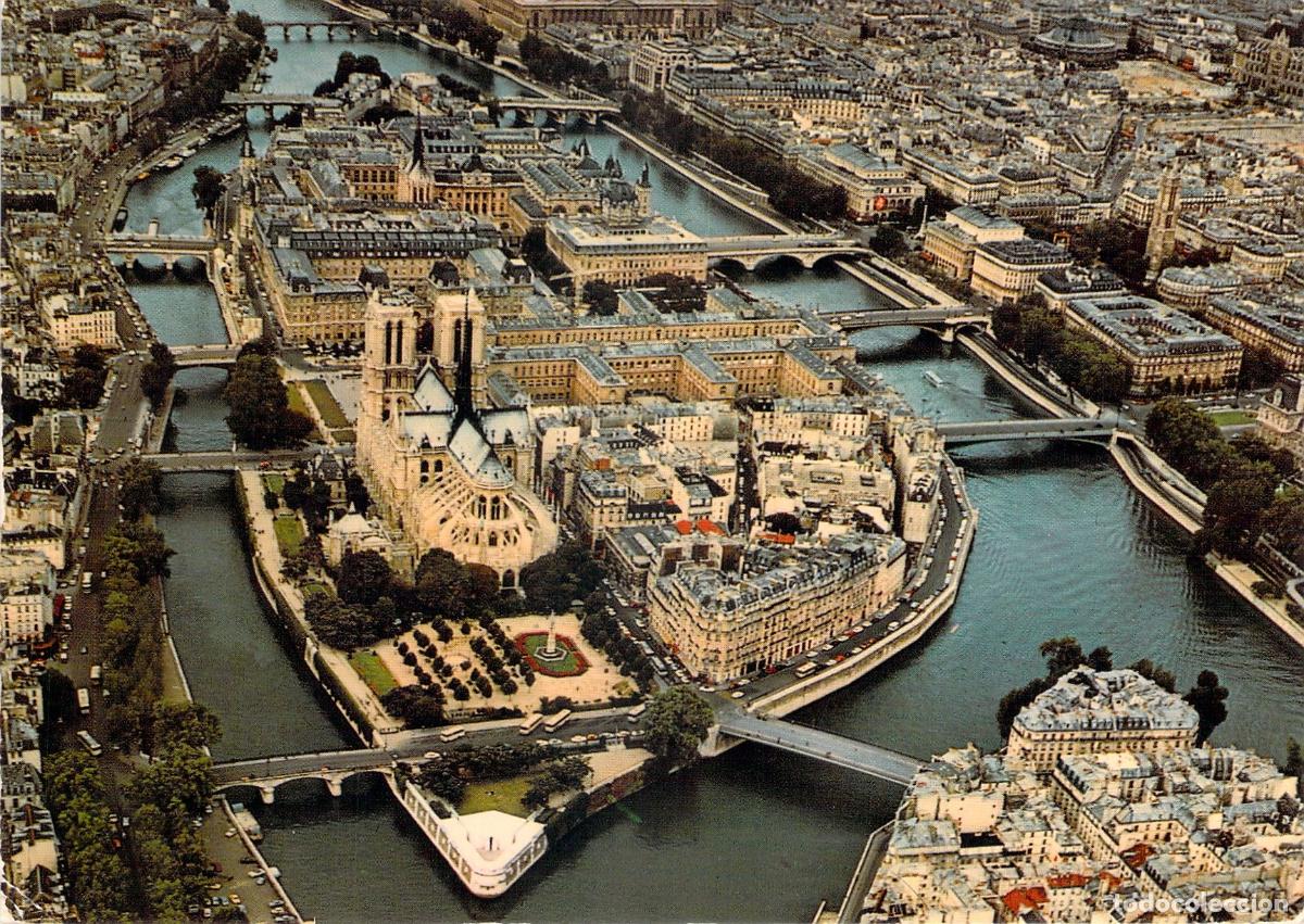 Postales: Postal a&eacute;rea de la Catedral de Notre-Dame y el r&iacute;o Sena en Par&iacute;s