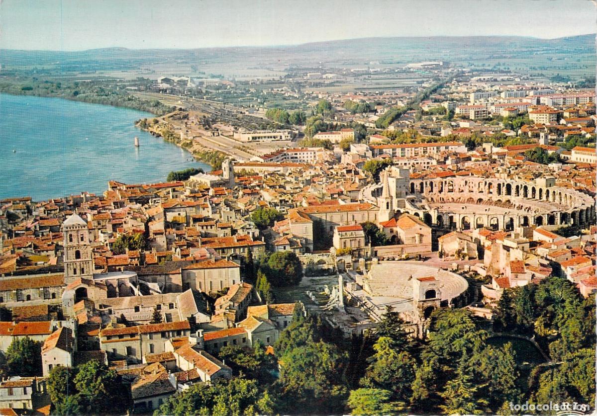 Postales: Postal de vista a&eacute;rea de Arles con anfiteatro y r&iacute;o R&oacute;dano
