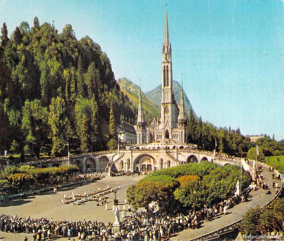 Postales: Postal de Lourdes con peregrinos en el V&iacute;a Crucis