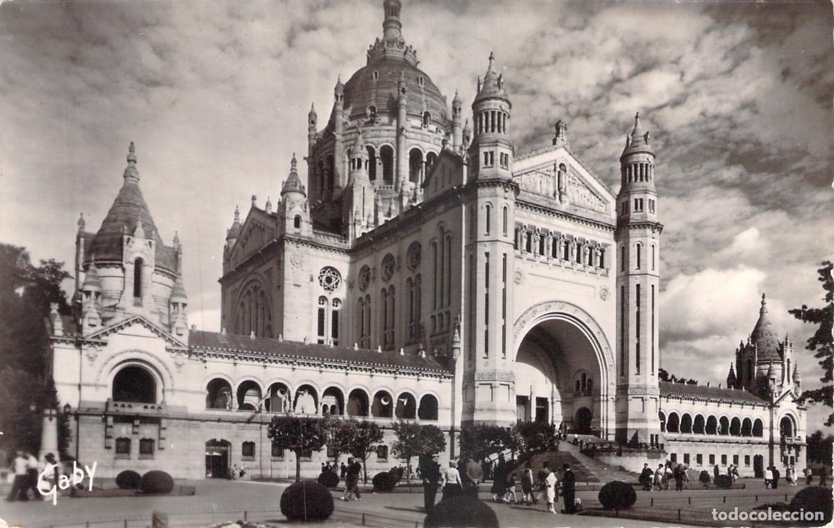 Postales: Postal de la Bas&iacute;lica de Santa Teresa en Lisieux, Francia