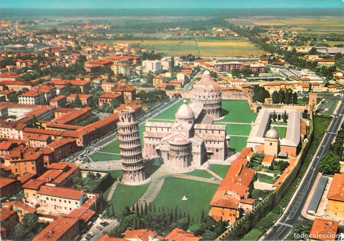 Postales: Postal a&eacute;rea de Pisa: Catedral y Torre Inclinada con vistas al mar
