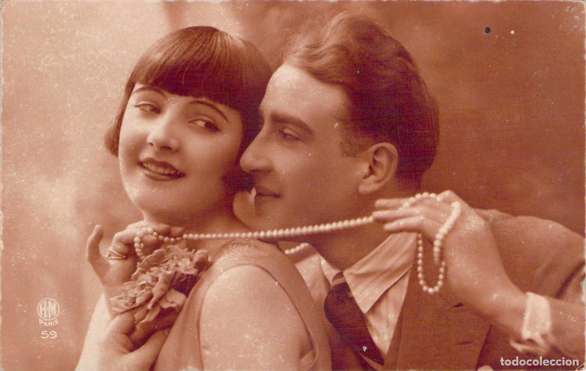 Postales: Postal de Pareja Rom&aacute;ntica en Fotograf&iacute;a Sepia