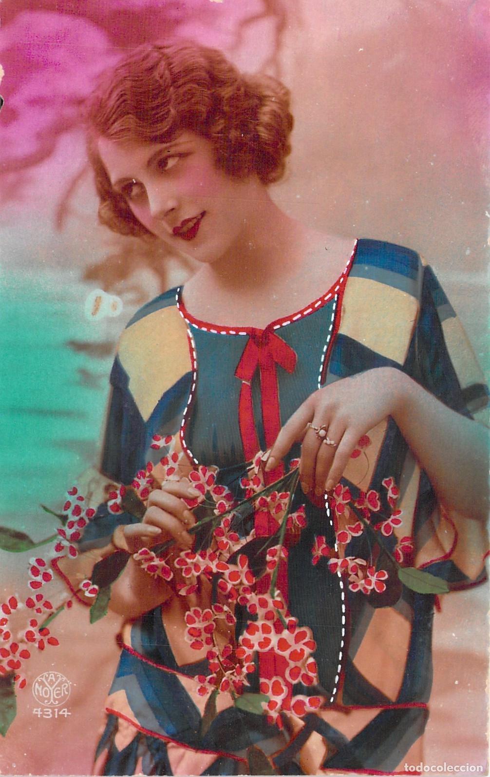 Postales: Postal de mujer con flores, retrato de estilo a&ntilde;os 20