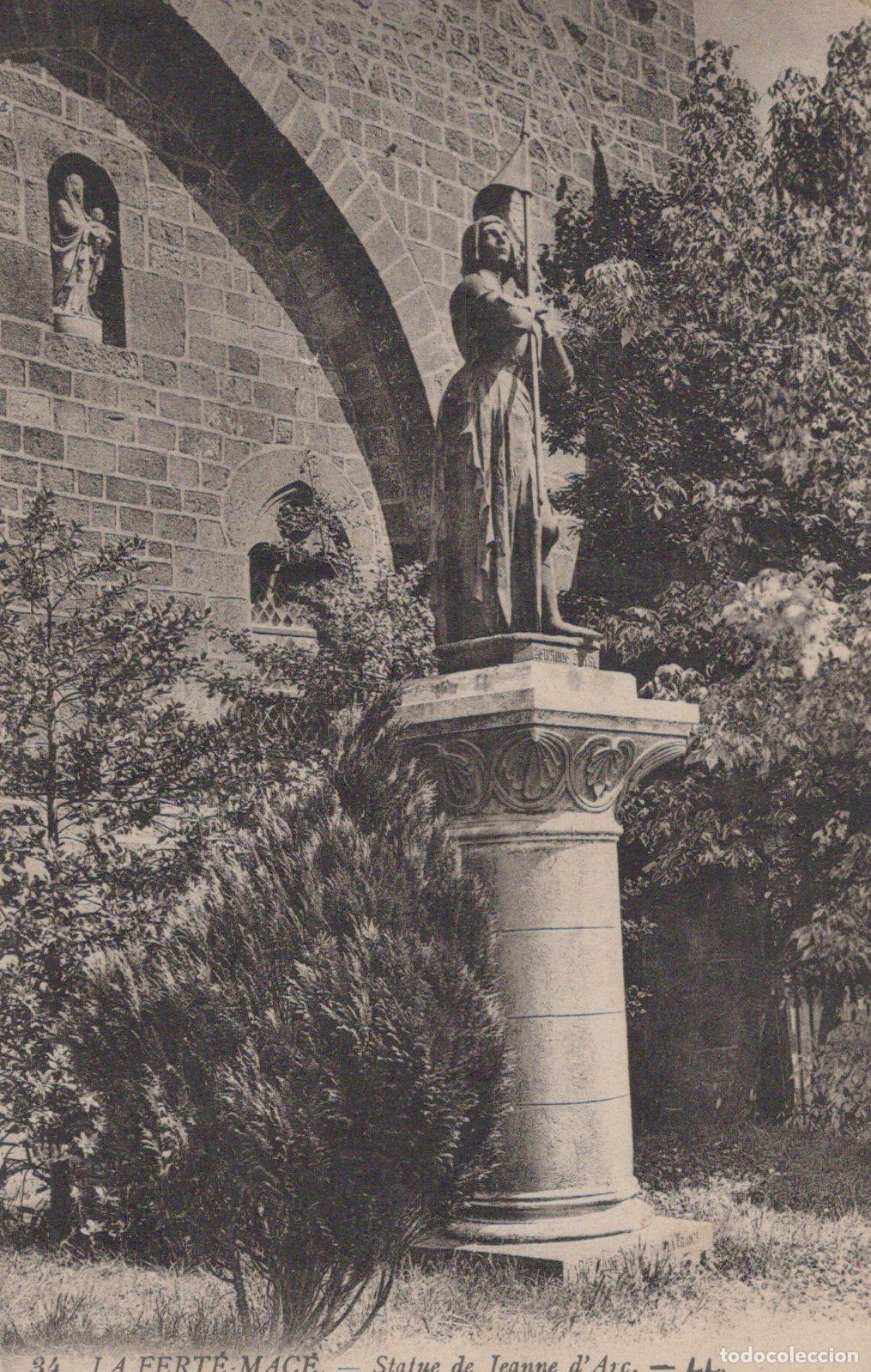 Postkarten: France La Fert&eacute; Mac&eacute; Normandie Statue Jeanne D Arc B&acirc;timent M&eacute;di&eacute;val *YAA067