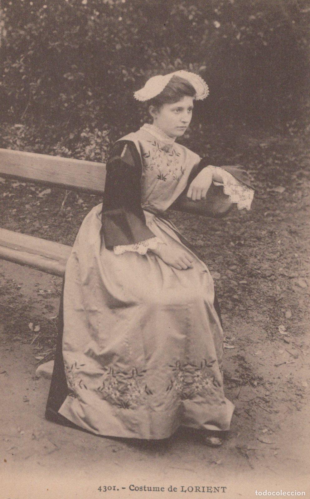 Postkarten: France Lorient Bretagne Femme en Costume Traditionnel Lorientais *YAA065