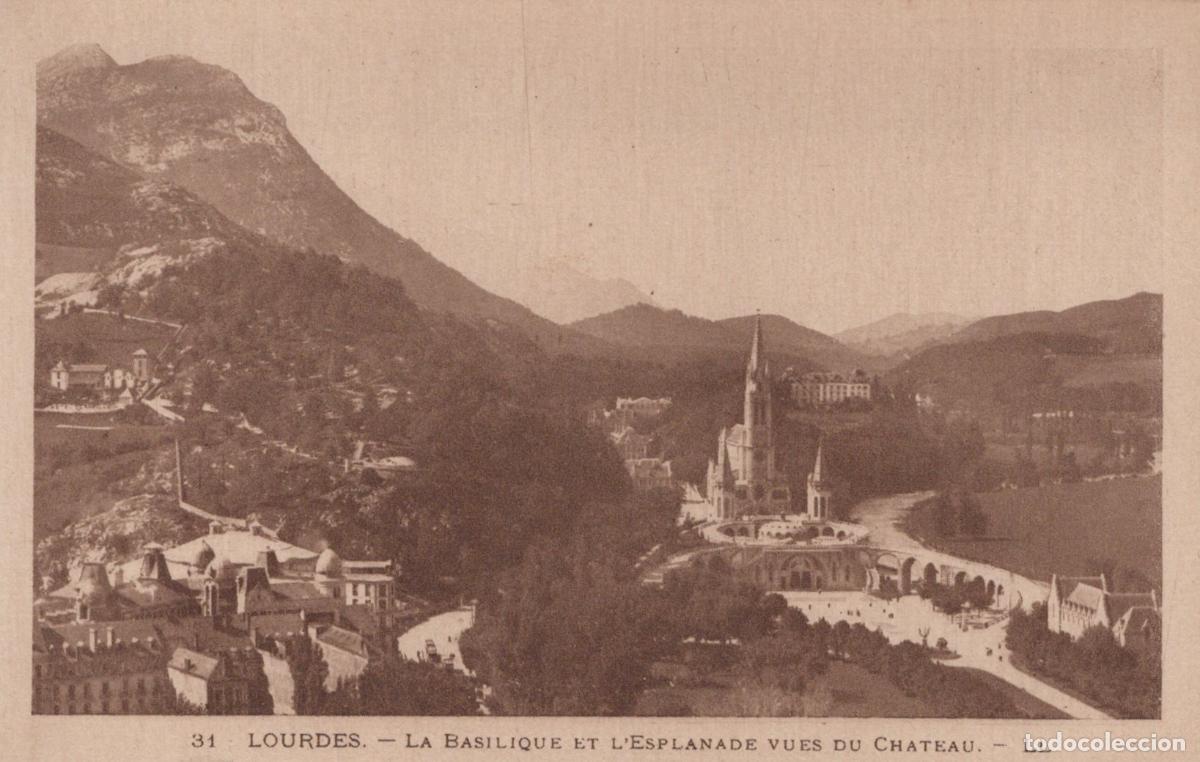 Cartes Postales: France Lourdes Basilique et Esplanade Vue du Ch&acirc;teau Unposted *YAA281