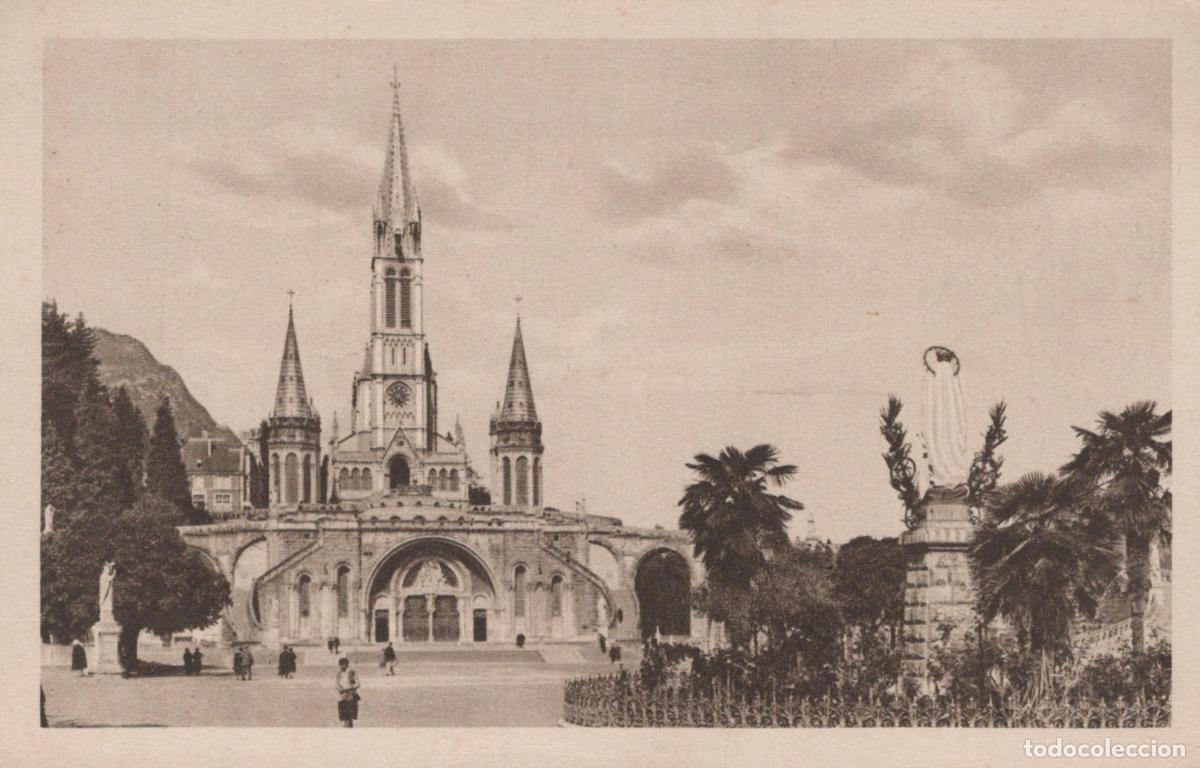 Cartes Postales: France Lourdes Basilique Notre Dame et Vierge Couronn&eacute;e Unposted *YAA366