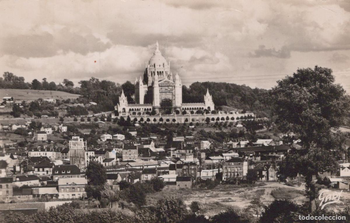 Cartes Postales: France Lisieux Basilique Sainte Th&eacute;r&egrave;se Architecture *YAA371