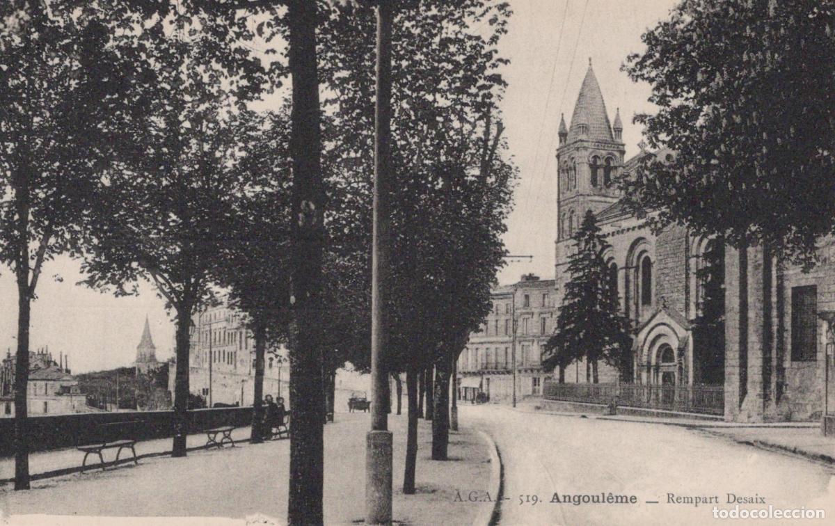 Postkarten: France Angouleme Cath&eacute;drale Saint Pierre Rempart Desaix Unposted *YAA290