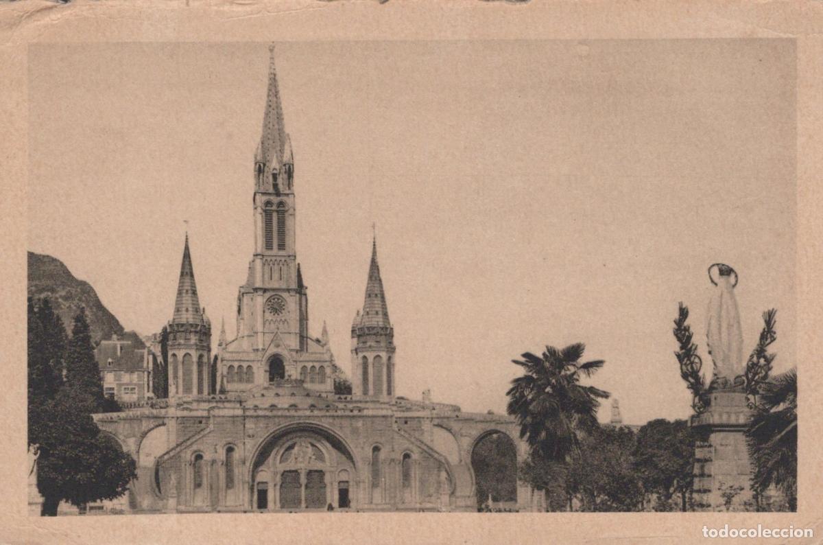 Postkarten: France Lourdes Basilique et Vierge Couronn&eacute;e Architecture Unposted *YAA368