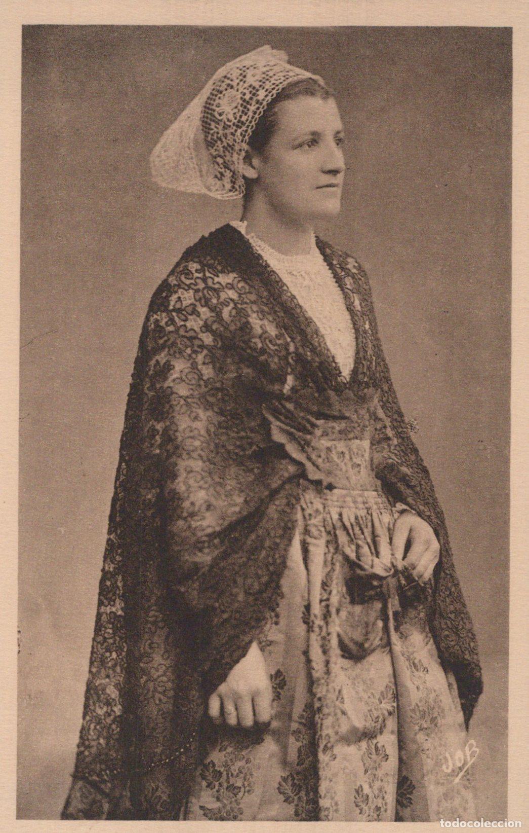 Postales: France Douarnenez Bretagne Femme en Costume Traditionnel Breton Unposted *YAA574