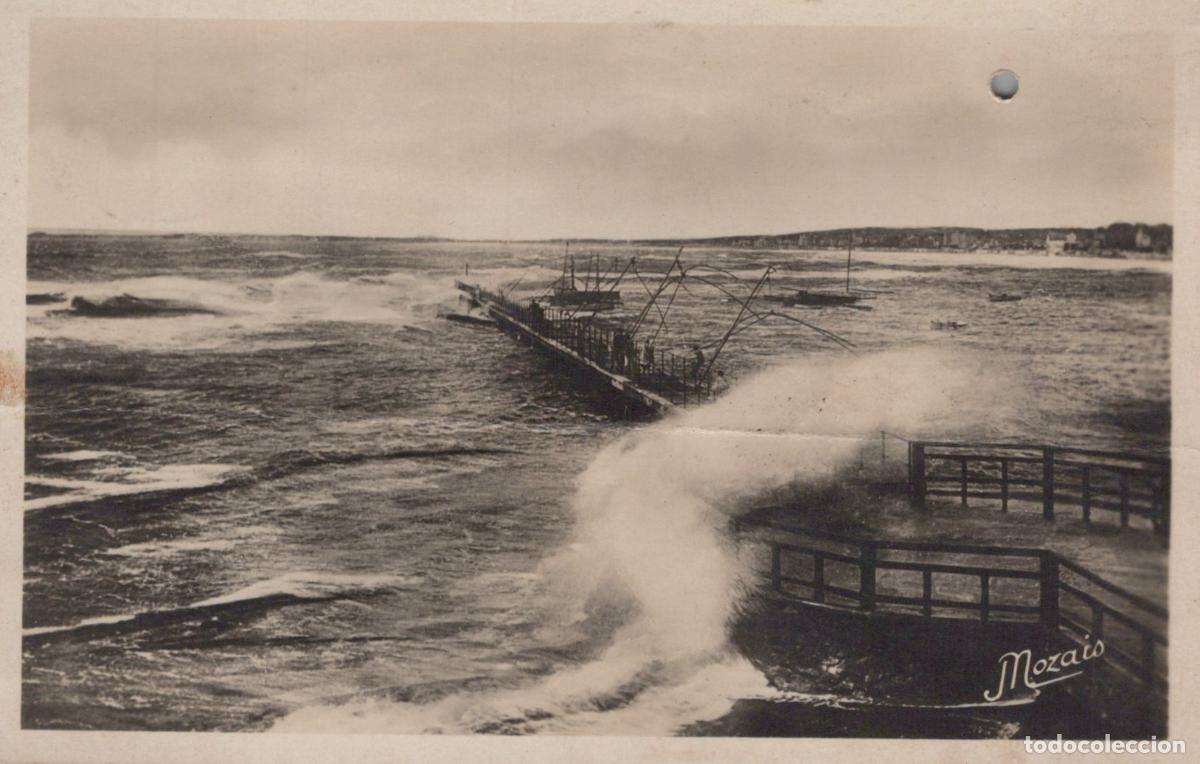 Postkarten: France Pornichet La Baie Temp&ecirc;te sur Jet&eacute;e et Carrelets *YAA712