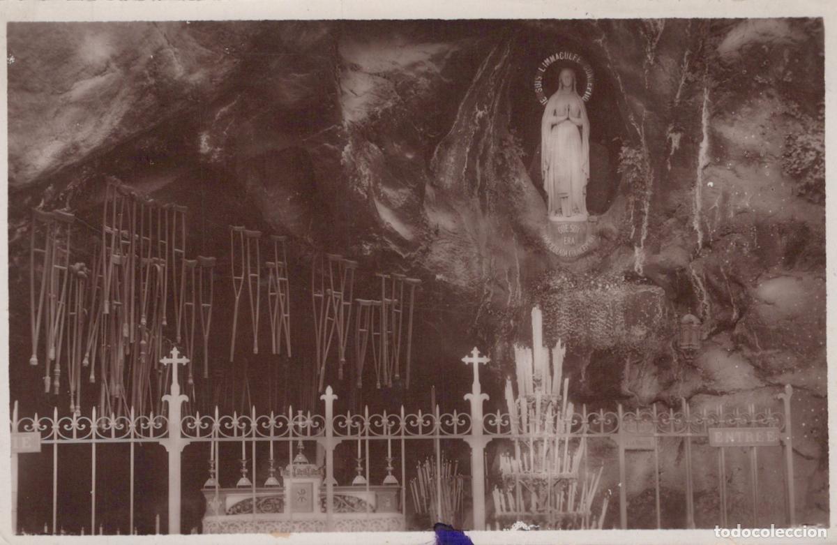 Postais: France Lourdes Grotte de Massabielle Statue B&eacute;quilles *YAA740