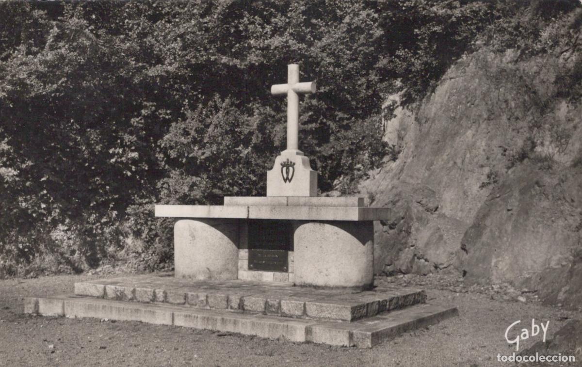 Postcards: France Notre Dame du Marillais Monument Guerre Real Photo Unposted *YAA780