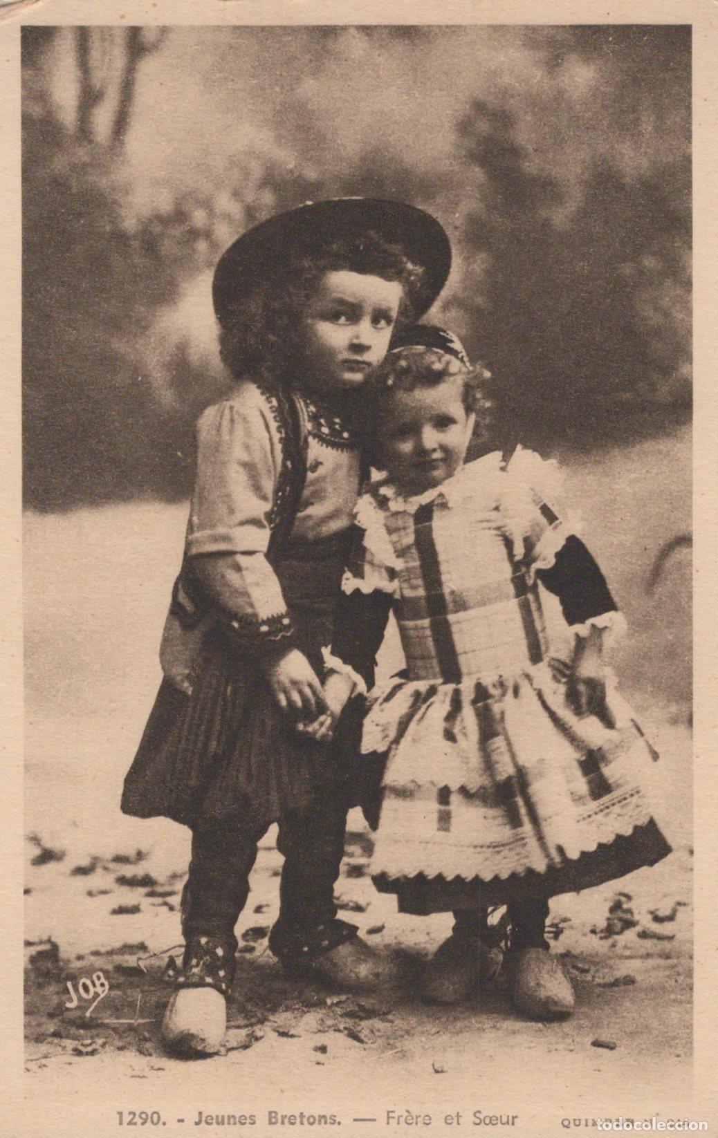 Postcards: France Quimper Bretagne Jeunes Bretons Fr&egrave;re S&oelig;ur Costumes Unposted *YAA828
