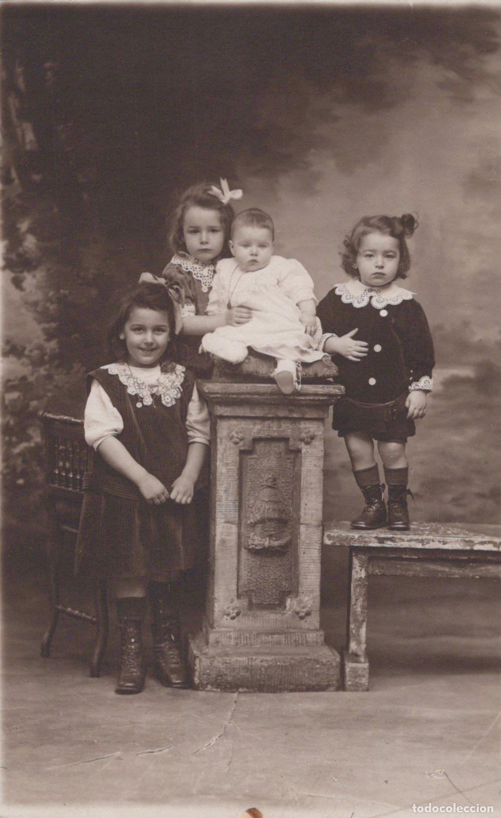 Postcards: France Paris &Icirc;le de Portrait de Quatre Enfants en Studio Unposted *YAA839