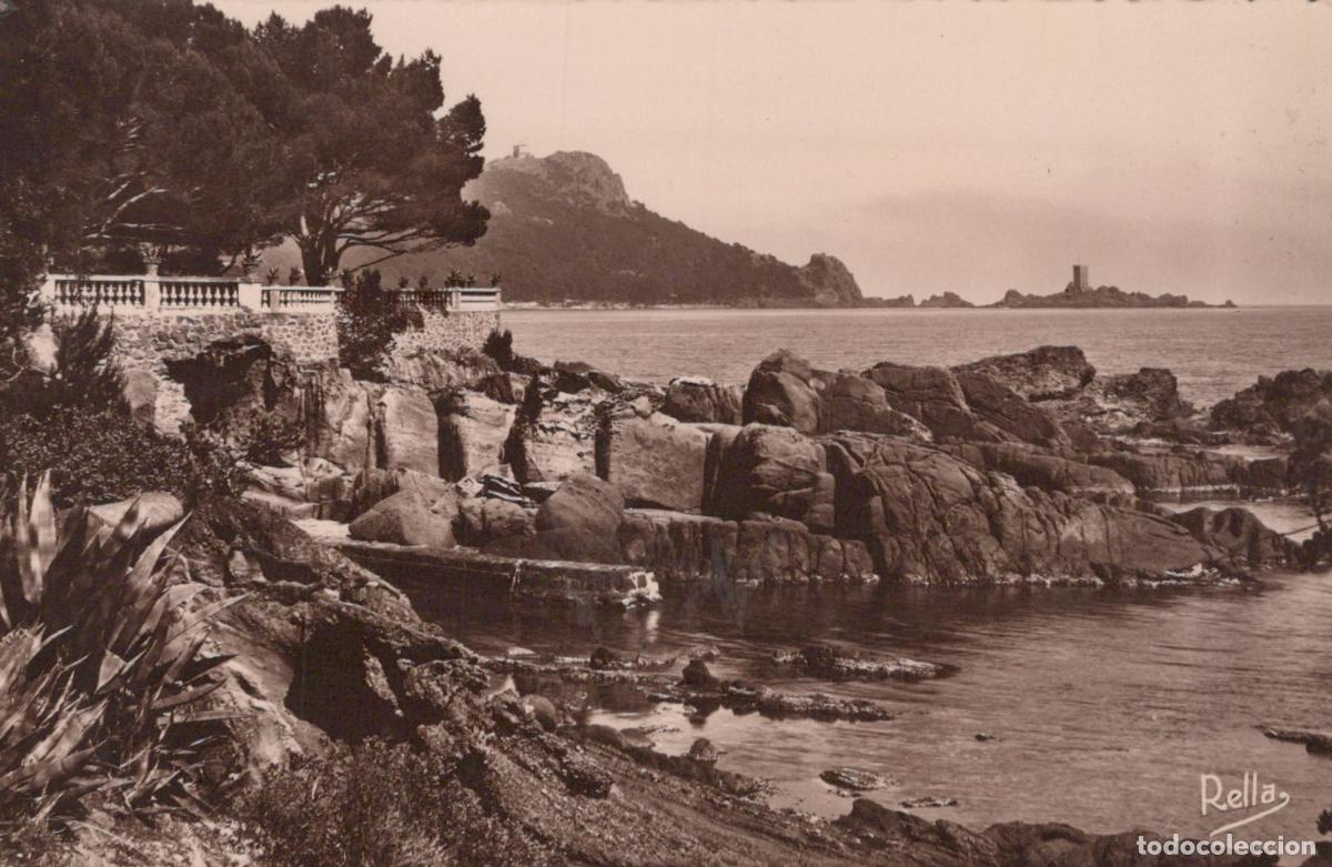 Cartes Postales: France St Rapha&euml;l L Ile D or et le Dramont Depuis Real Photo Unposted *YAA714