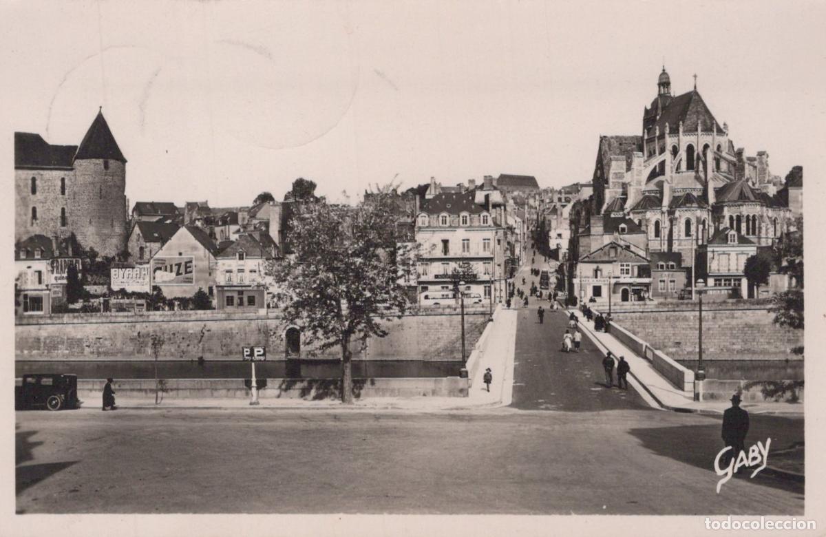 Cartes Postales: France Mayenne Vue Pont Neuf &Eacute;glise Saint Martin *YAA759