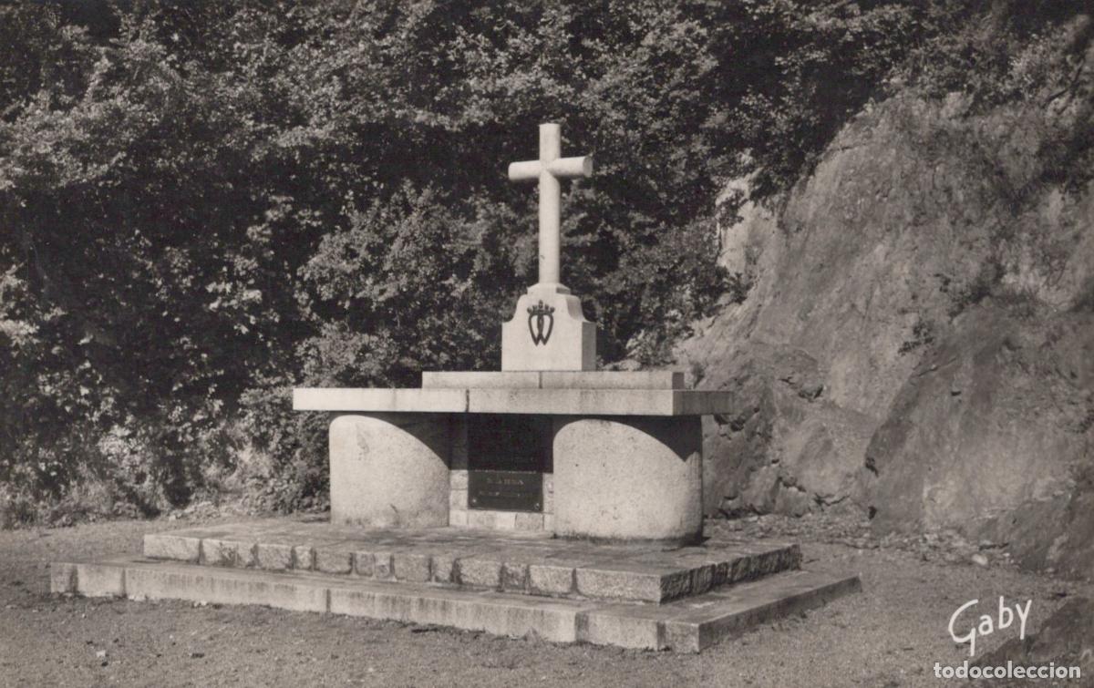 Cartoline: France Notre Dame du Marillais Monument Crois&eacute; Real Photo Unposted *YAA781