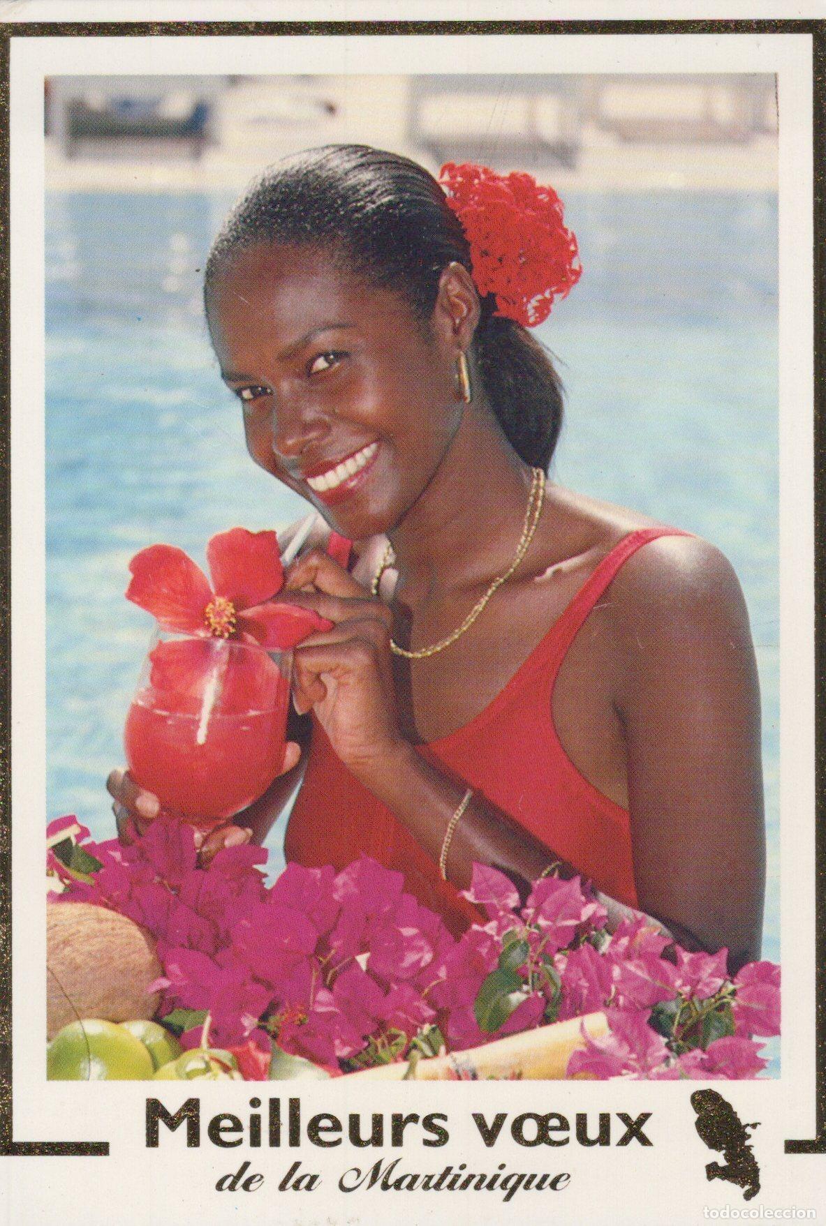 Postales: France Fort de France Fort DE Femme Souriante Fleurs Tropicales Piscine *YAA933