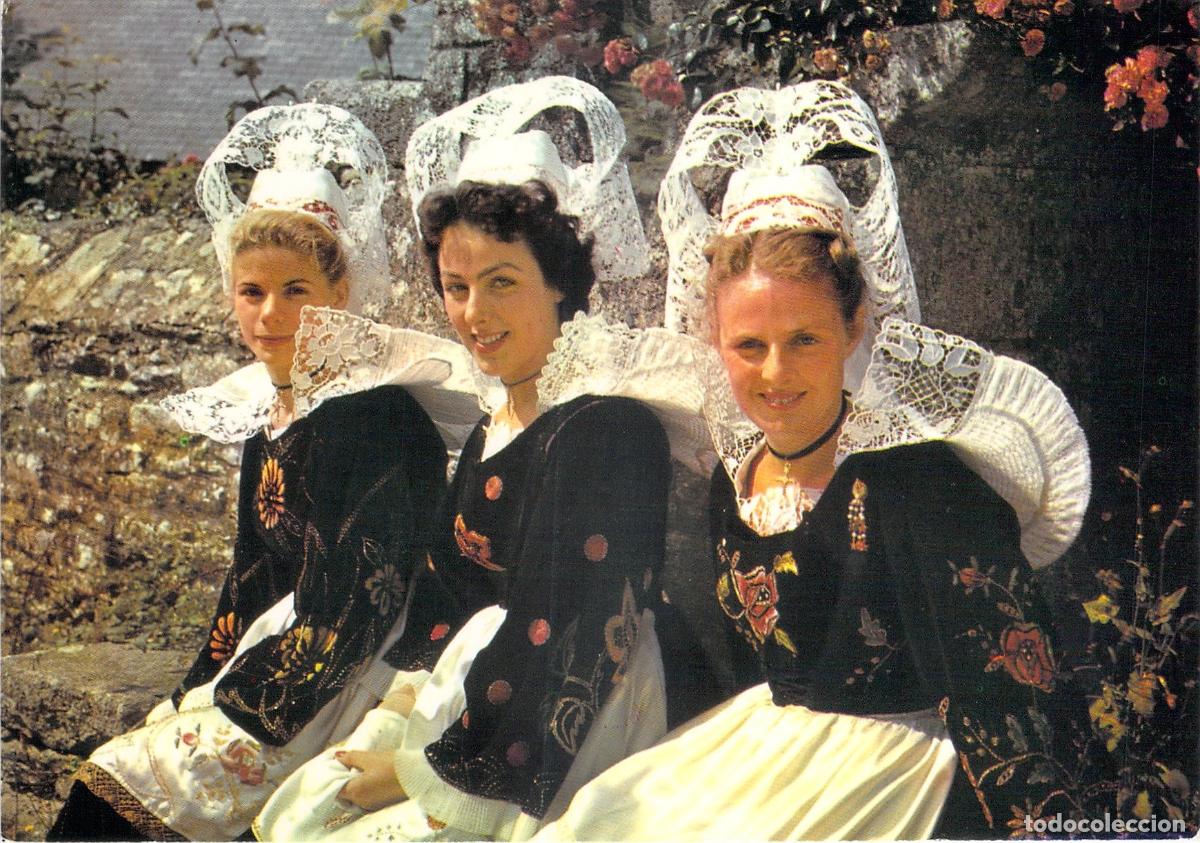 Cartes Postales: Postal de Breta&ntilde;a, Francia con Mujeres en Traje Tradicional