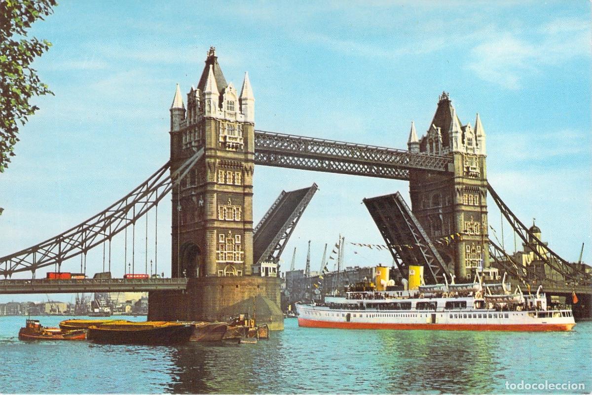 Postais: Postal de Tower Bridge con barco en Londres