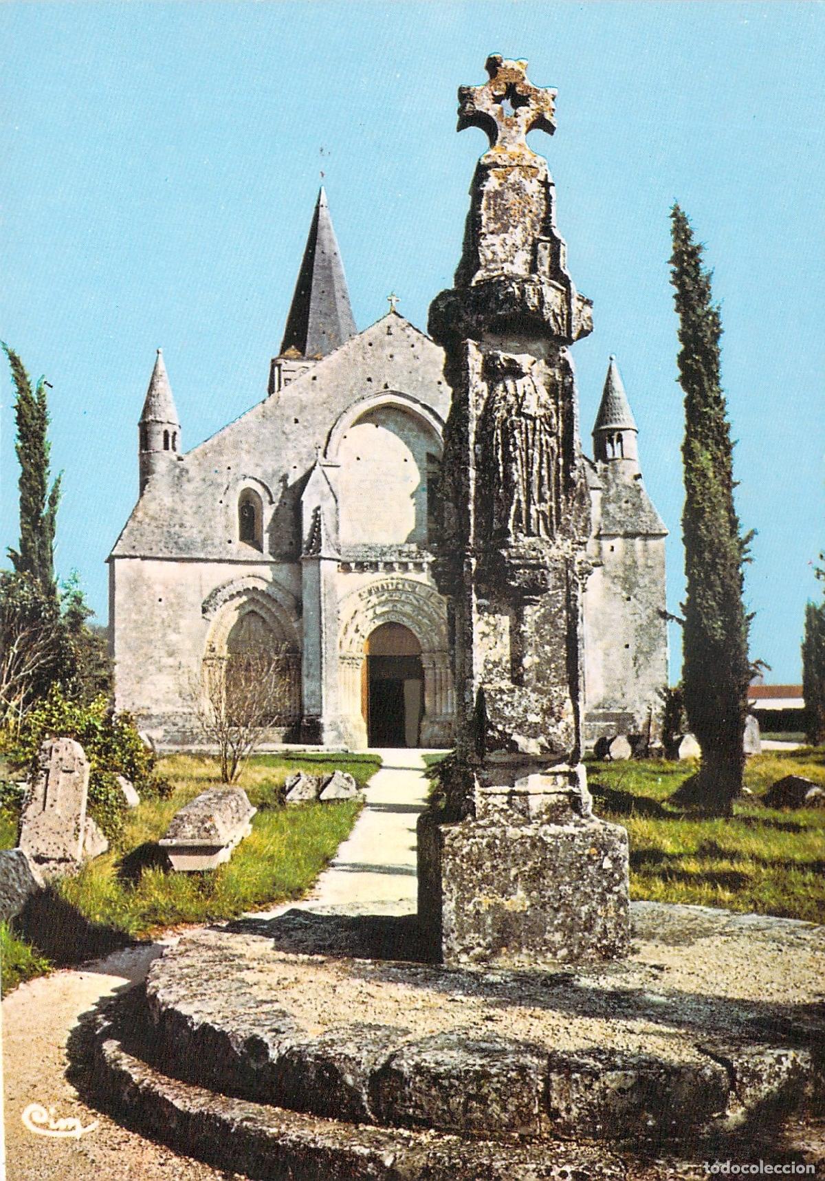 Postcards: Postal de la iglesia rom&aacute;nica y la cruz de Aulnay en Francia