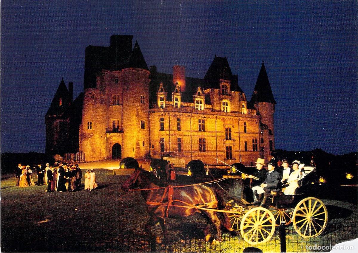 Postales: Postal de La Rochefoucauld con iluminaci&oacute;n nocturna en el castillo