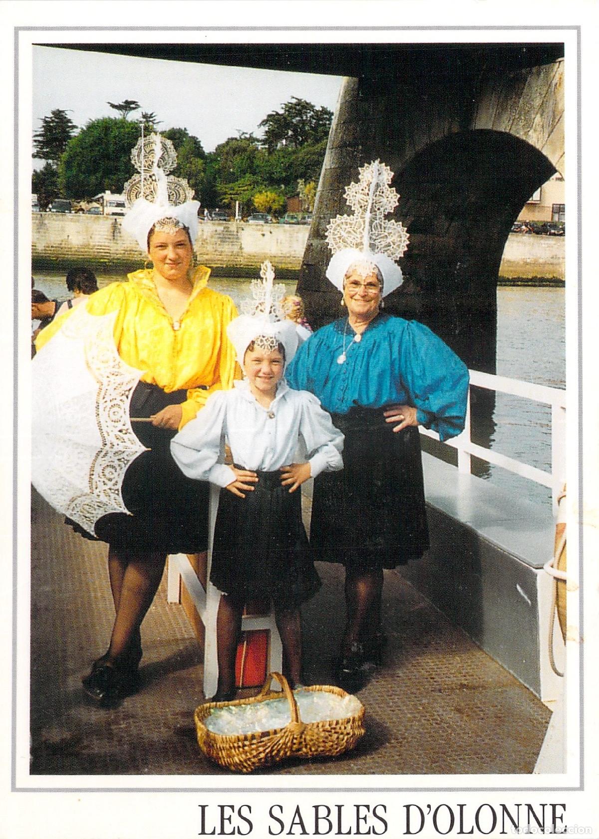 Postales: Postal de los trajes tradicionales de Les Sables-d'Olonne en la regi&oacute;n de Vend&eacute;e