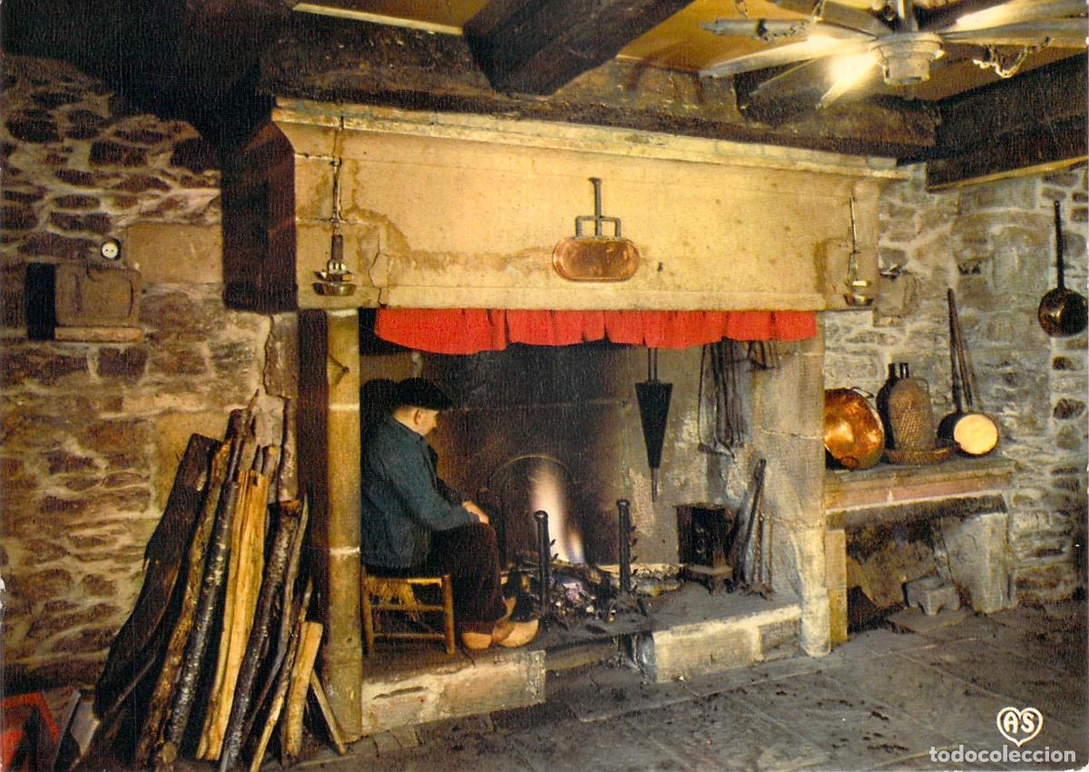 Postales: Postal de hogar r&uacute;stico con chimenea tradicional francesa