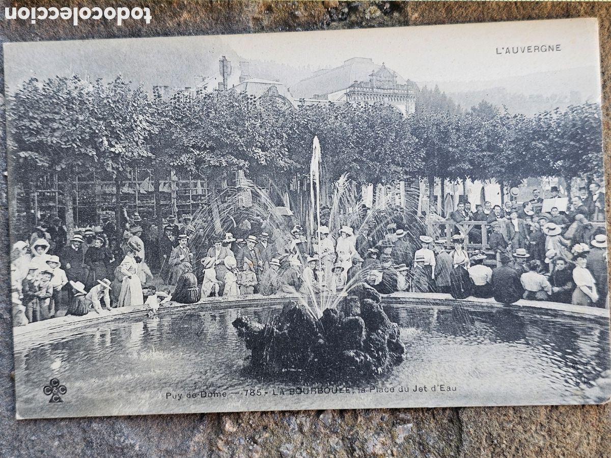 Cartoline: Postal Antigua La Bourboule (Puy-de-D&ocirc;me) - La Place du Jet d'Eau - C&C n&ordm; 785