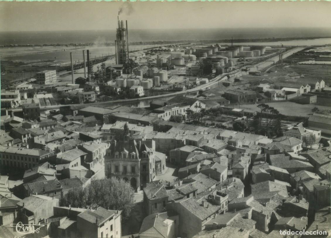 Postales: N&ordm; 134-16-A-FRONTIGNAN. H&eacute;rault. Francia. Vista panor&aacute;mica de la ciudad y las refiner&iacute;as. Sin circul