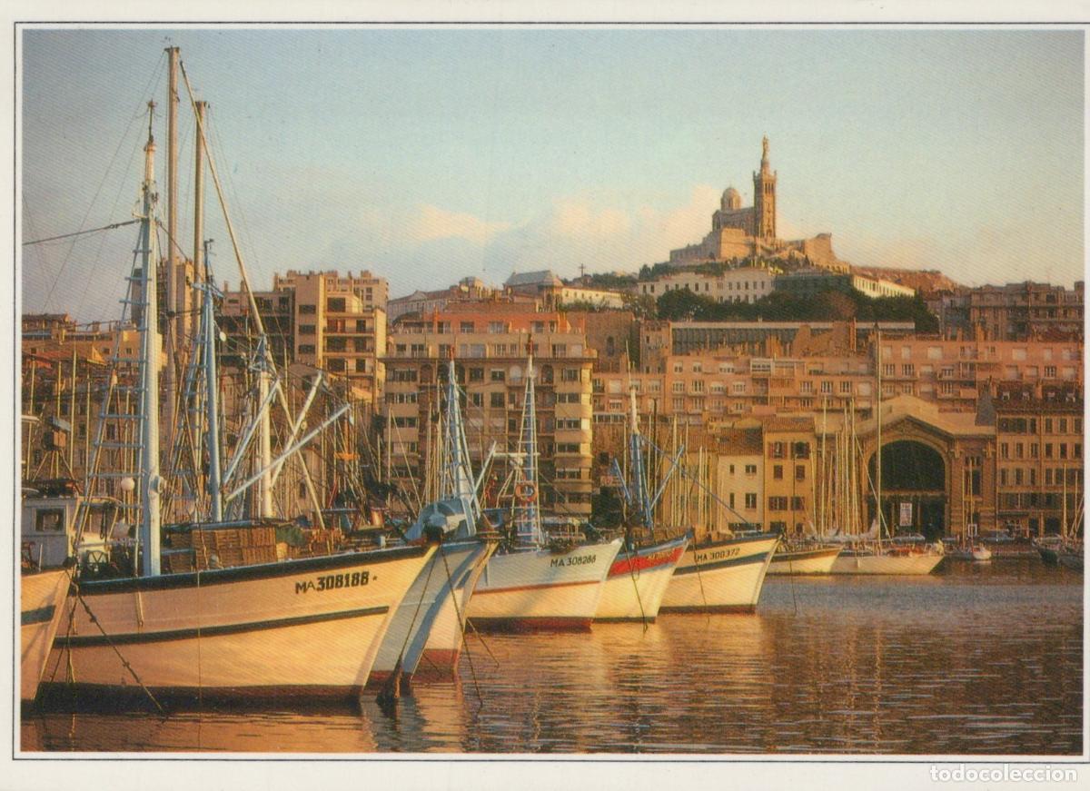 Postales: France Marseille Vieux Port Bateaux de P&ecirc;che Notre Dame de la Garde *YAB008