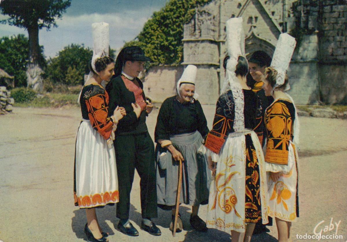 Postales: France Pont L Abbe Personnes en Costumes Traditionnels Obli&eacute;r&eacute;e *YAB033