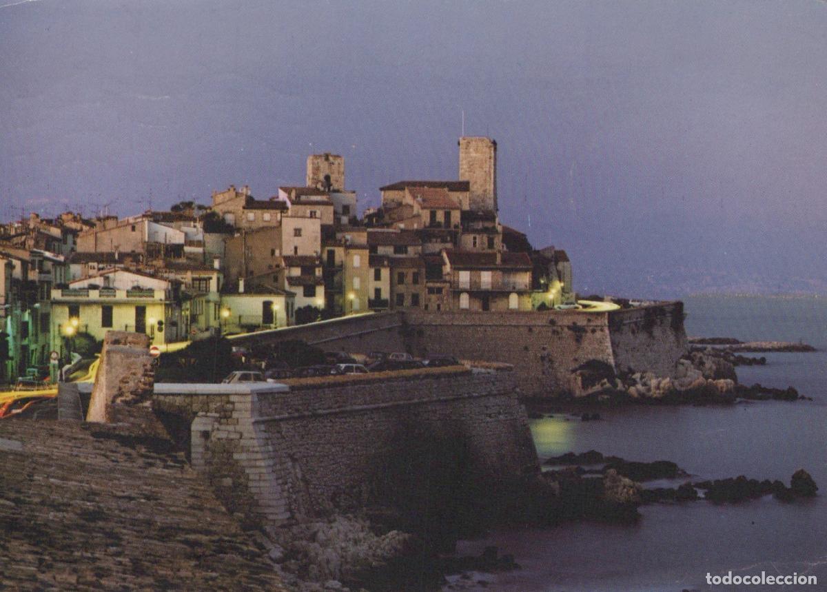 Cartes Postales: France Antibes Vieille Ville et Remparts C&ocirc;tiers la Nuit *YAB074