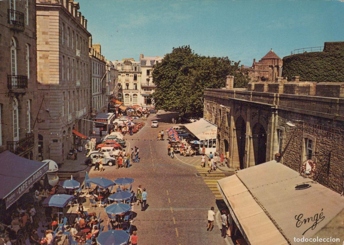 Cartoline: France Saint Malo Place Chateaubriand Sc&egrave;ne Urbaine Unposted *YAB097