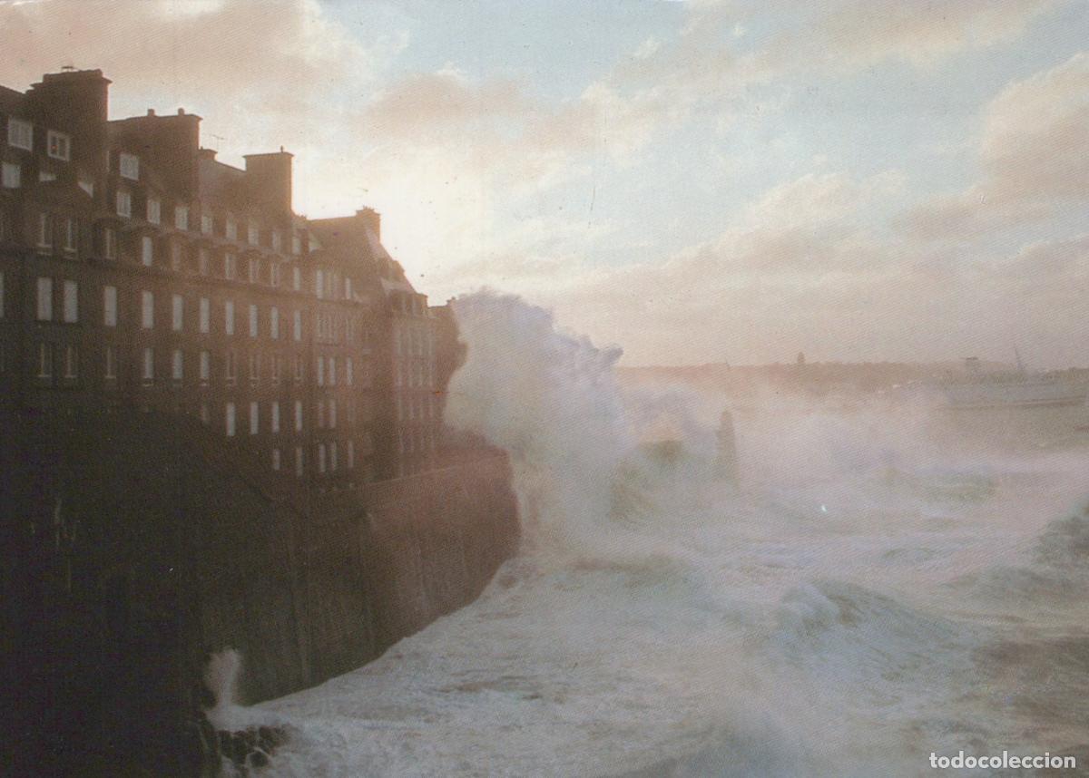 Cartoline: France Saint Malo Bretagne Temp&ecirc;te Vagues Assaillant Bastion Unposted *YAB161