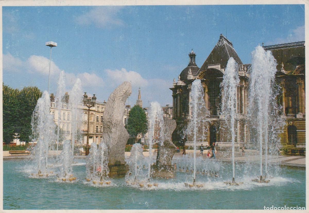 Postales: France Lille Hauts de Place de la R&eacute;publique Fontaine et Unposted *YAB238