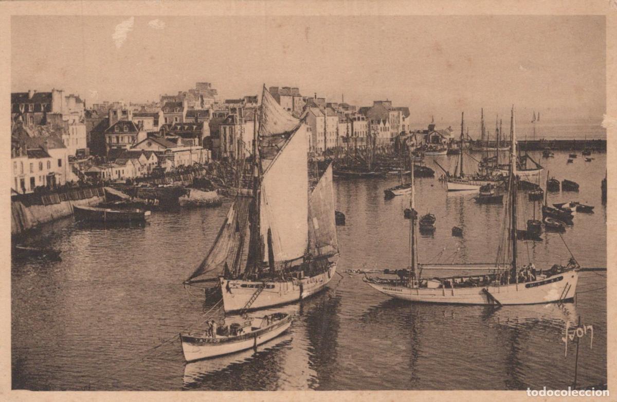 Cartes Postales: France Douarnenez Port Voiliers et Maisons C&ocirc;ti&egrave;res *YAB571