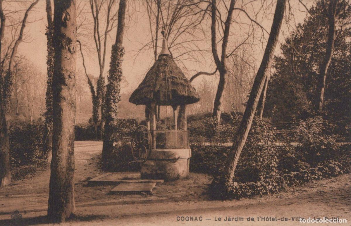 Cartes Postales: France Cognac Le Jardin de L H&ocirc;tel de Ville le Puits Unposted *YAB903