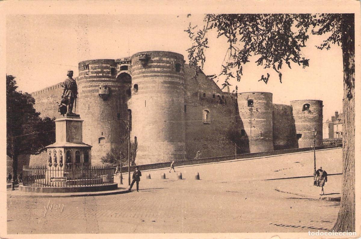 Cartes Postales: Postal de Angers, Castillo y Estatua del Rey Ren&eacute; en Francia