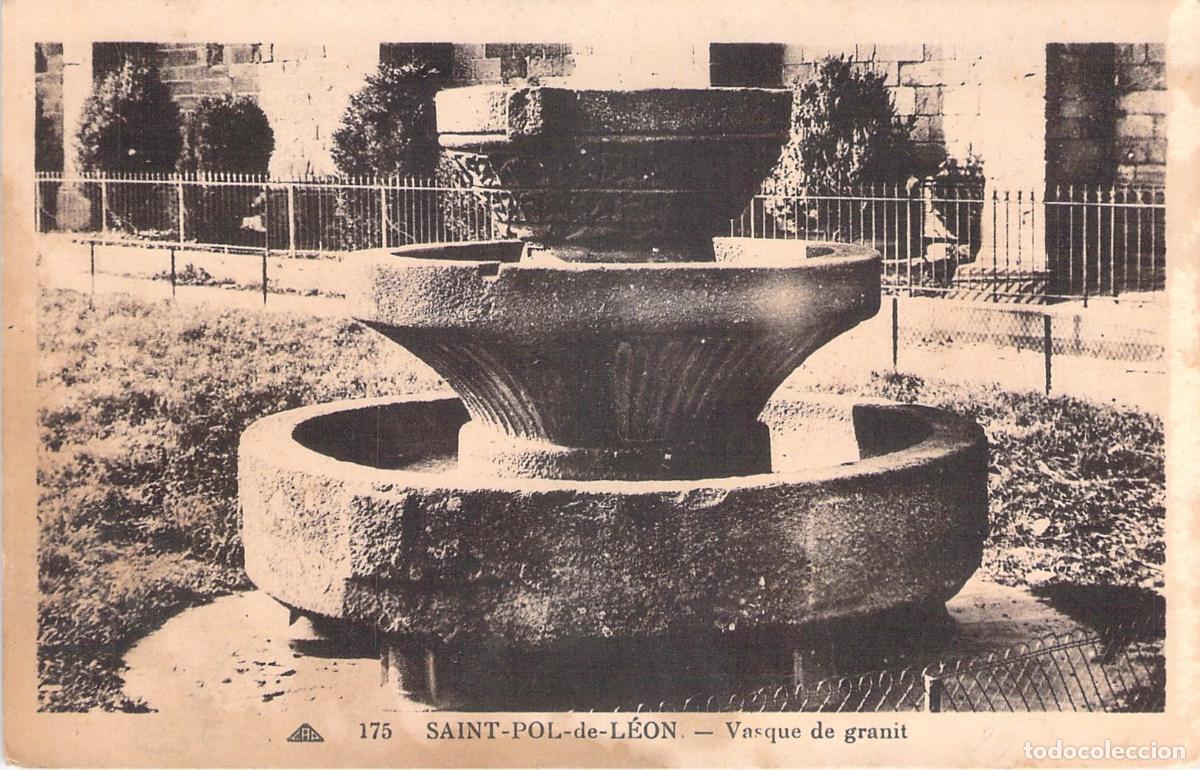 Postkarten: Postal de la fuente de granito en Saint-Pol-de-L&eacute;on, Breta&ntilde;a