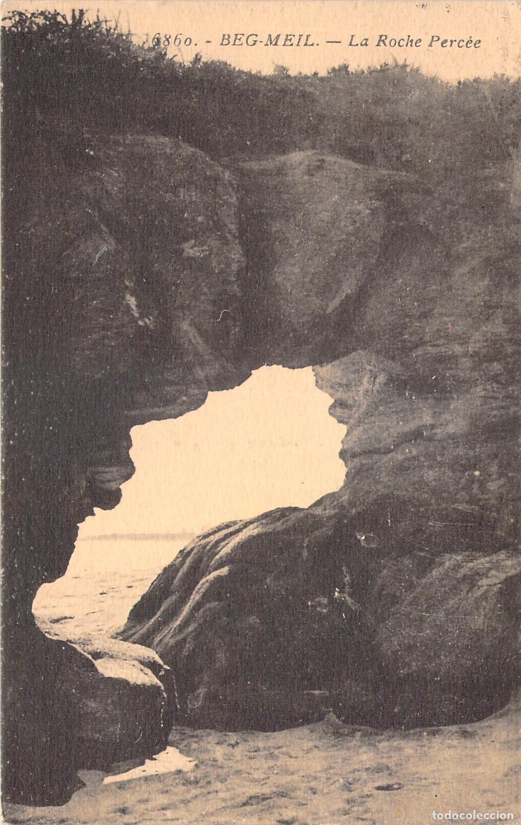 Postkarten: Postal de la formaci&oacute;n rocosa La Roche Perc&eacute;e en Beg-Meil, Breta&ntilde;a
