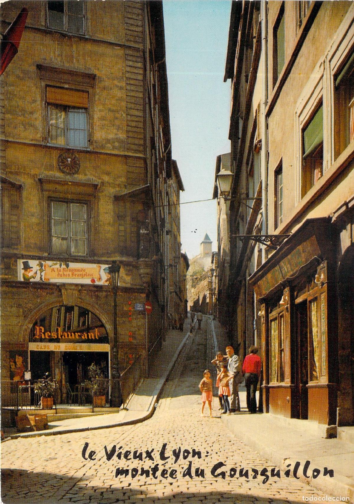 Postales: Postal de la pintoresca calle Mont&eacute;e du Gourguillon en Lyon, Francia